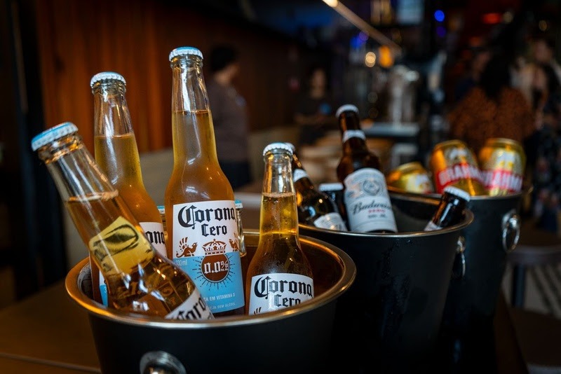 Entenda por que o consumo de cervejas sem  álcool e menos calóricas cresceu tanto
