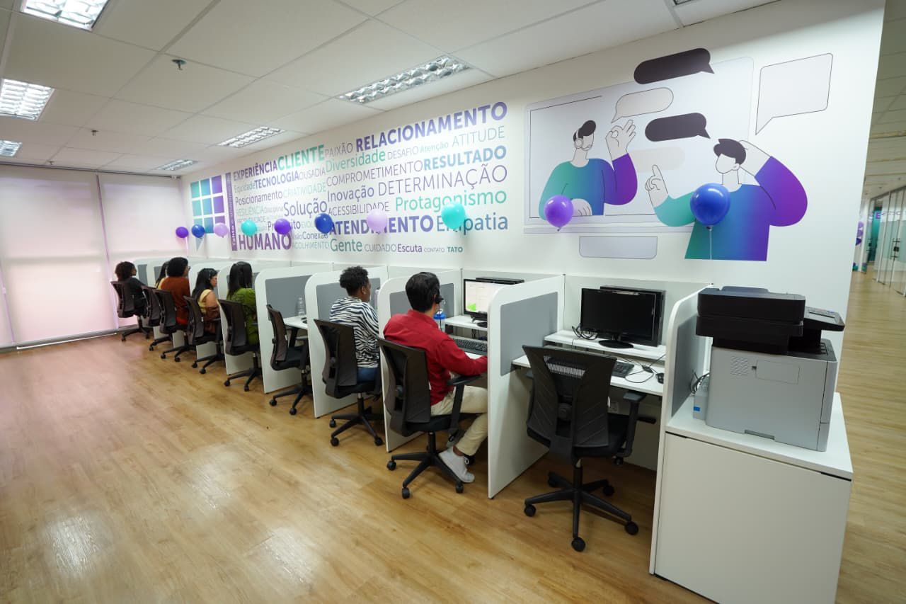 Passe o Natal empregado e garanta um bônus entre R$ 300 e R$ 900 com a Tahto