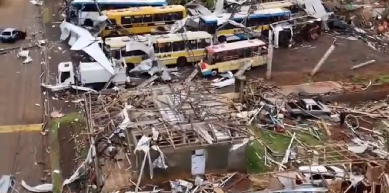Tragédia: Veja imagens de cidade no Paraná 90% destruída por tornado