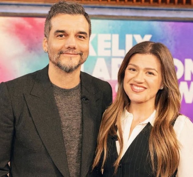 Wagner Moura samba com Kelly Clarkson e conquista a internet