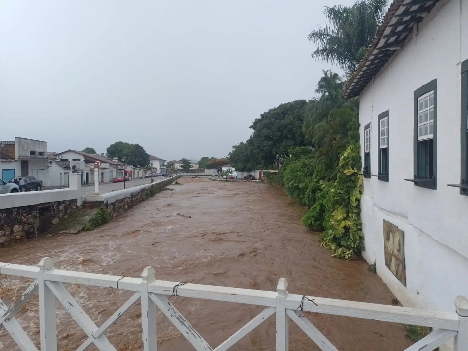 Alerta laranja permanece na Cidade de Goiás por chuvas intensas e elevação do nível do Rio Vermelho