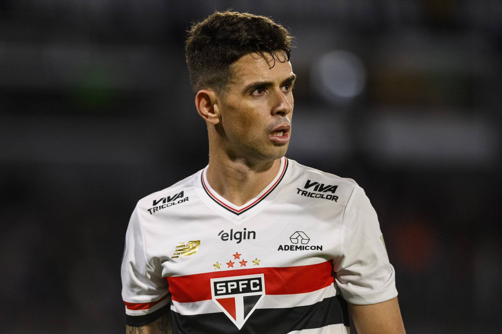 Após apresentar problema cardíaco, Oscar se manifesta nas redes sociais