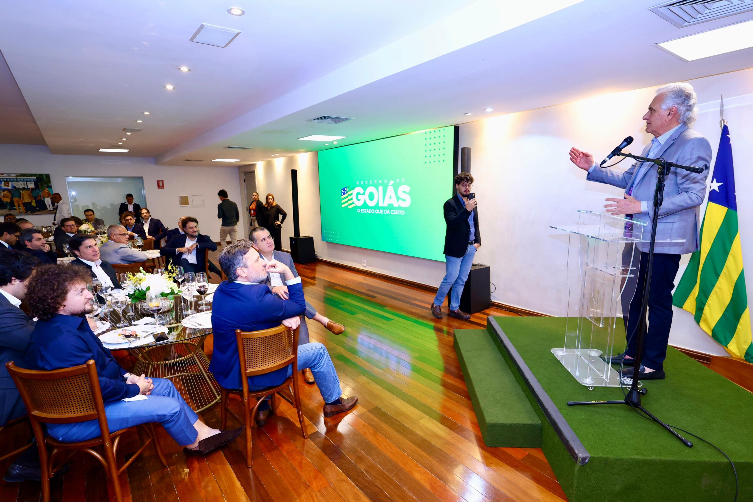 Caiado recebe empresários de SP e RJ e destaca Goiás como polo nacional de Inteligência Artificial