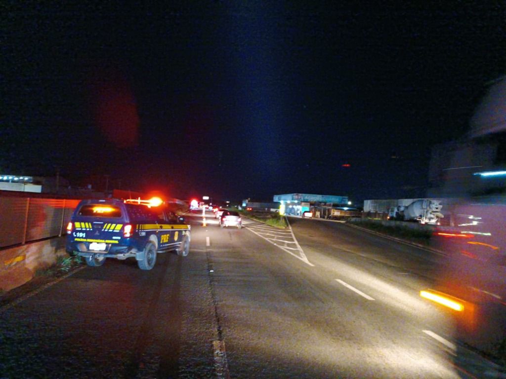 Homem morre atropelado enquanto atravessava BR-060