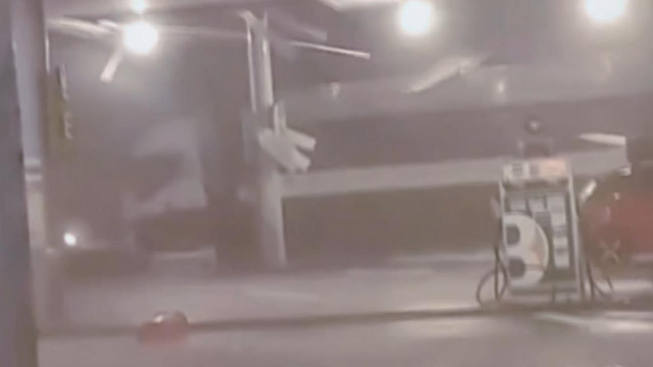 Vídeo: Vendaval destelha posto e interdita estradas no Vale do São Patrício