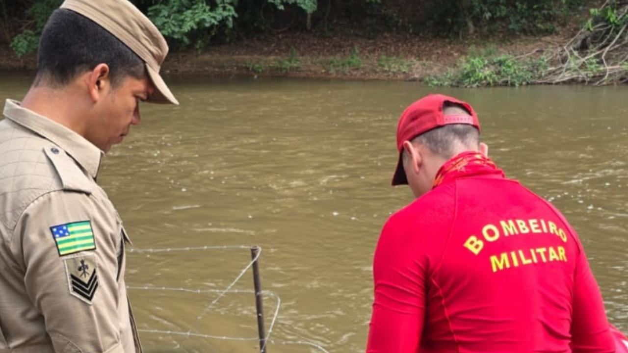 Polícia e bombeiros percorrem 18 km do Rio das Almas em fiscalização em Jaraguá