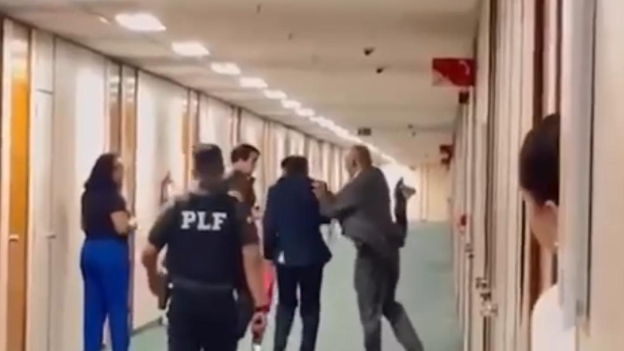 Vídeo: Homem é algemado após xingar deputados e policiais no Congresso Nacional