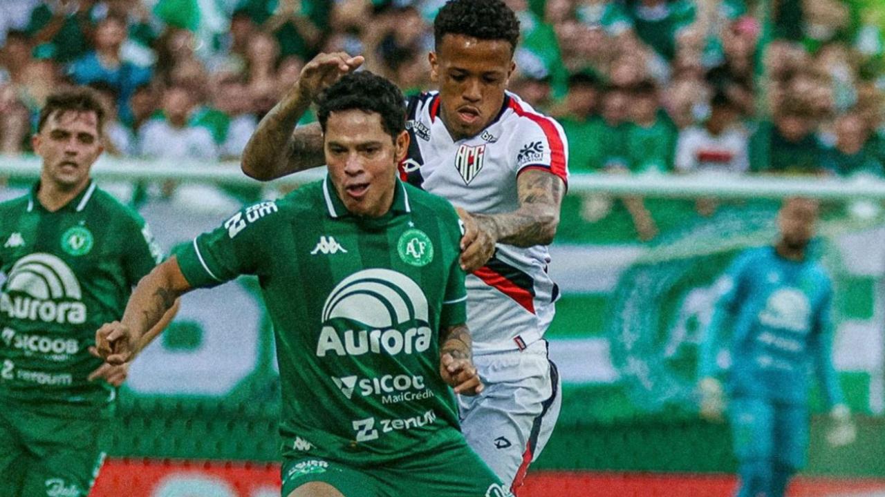 Atlético-GO tropeça, termina no meio da tabela e permite acesso da Chape após 4 anos