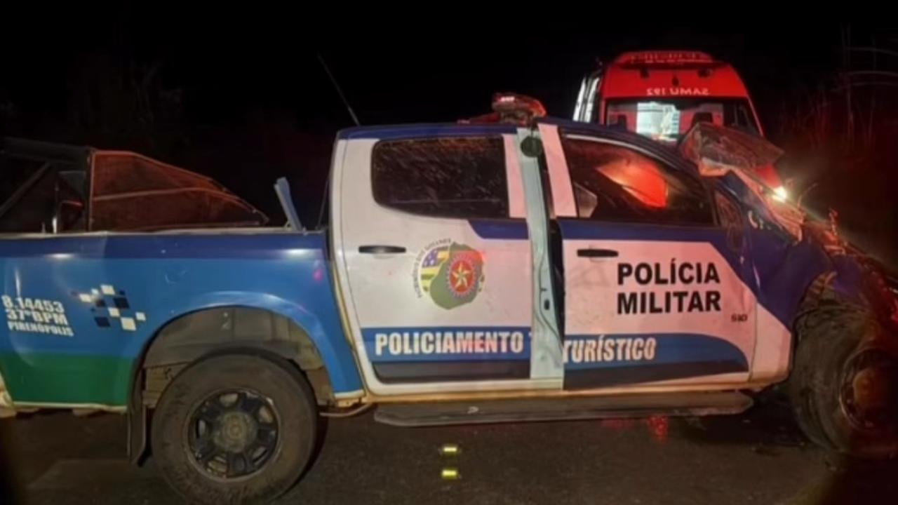 Viatura policial capota Na GO-338 e deixa dois militares feridos