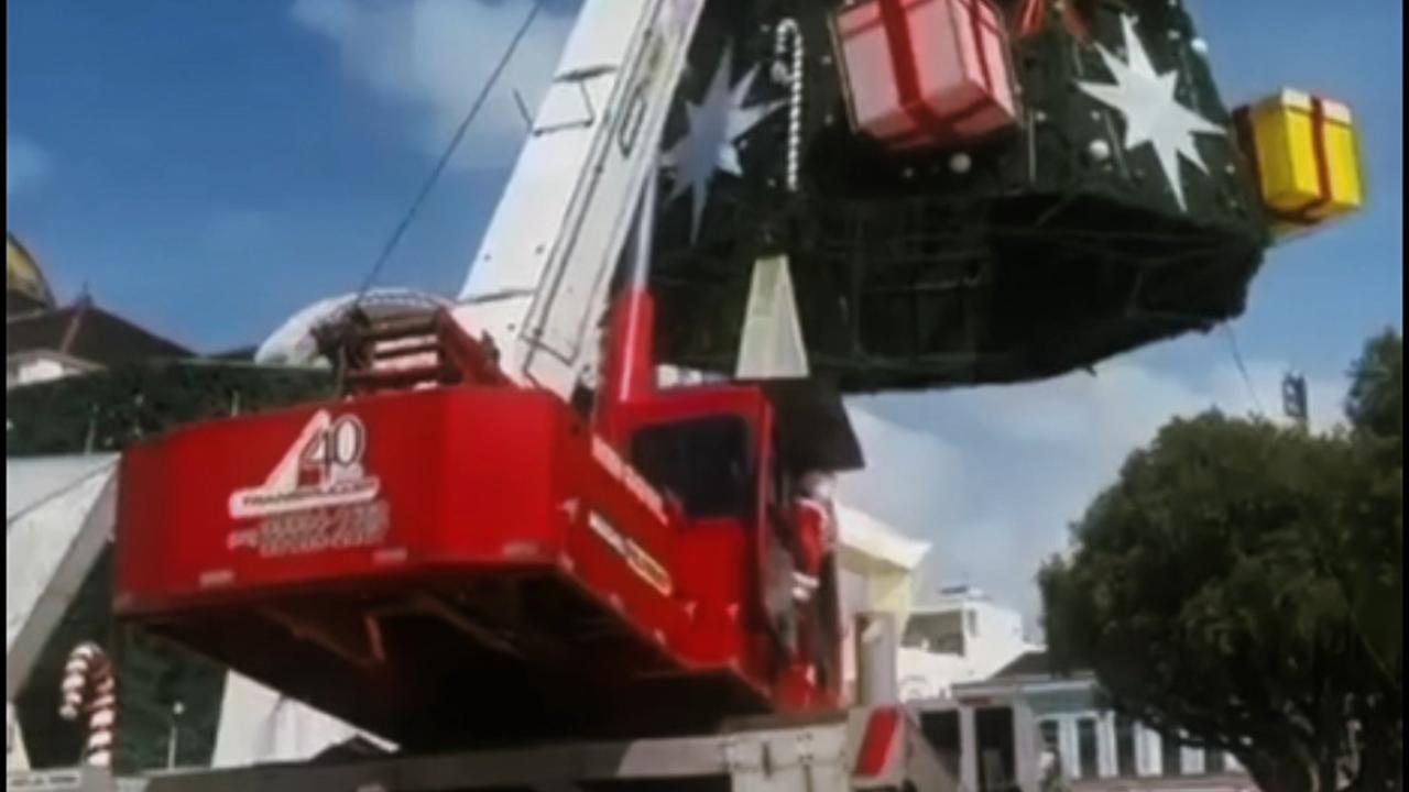 Vídeo: Guindaste desaba e mata trabalhador durante montagem de árvore de natal