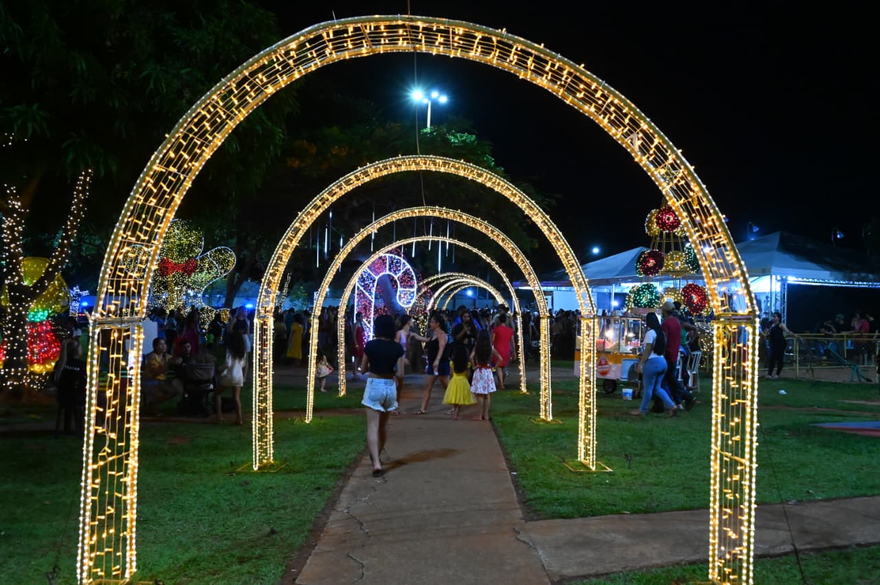 Mabel entrega mais dois pontos de iluminação natalina do projeto “Natal para Todos”