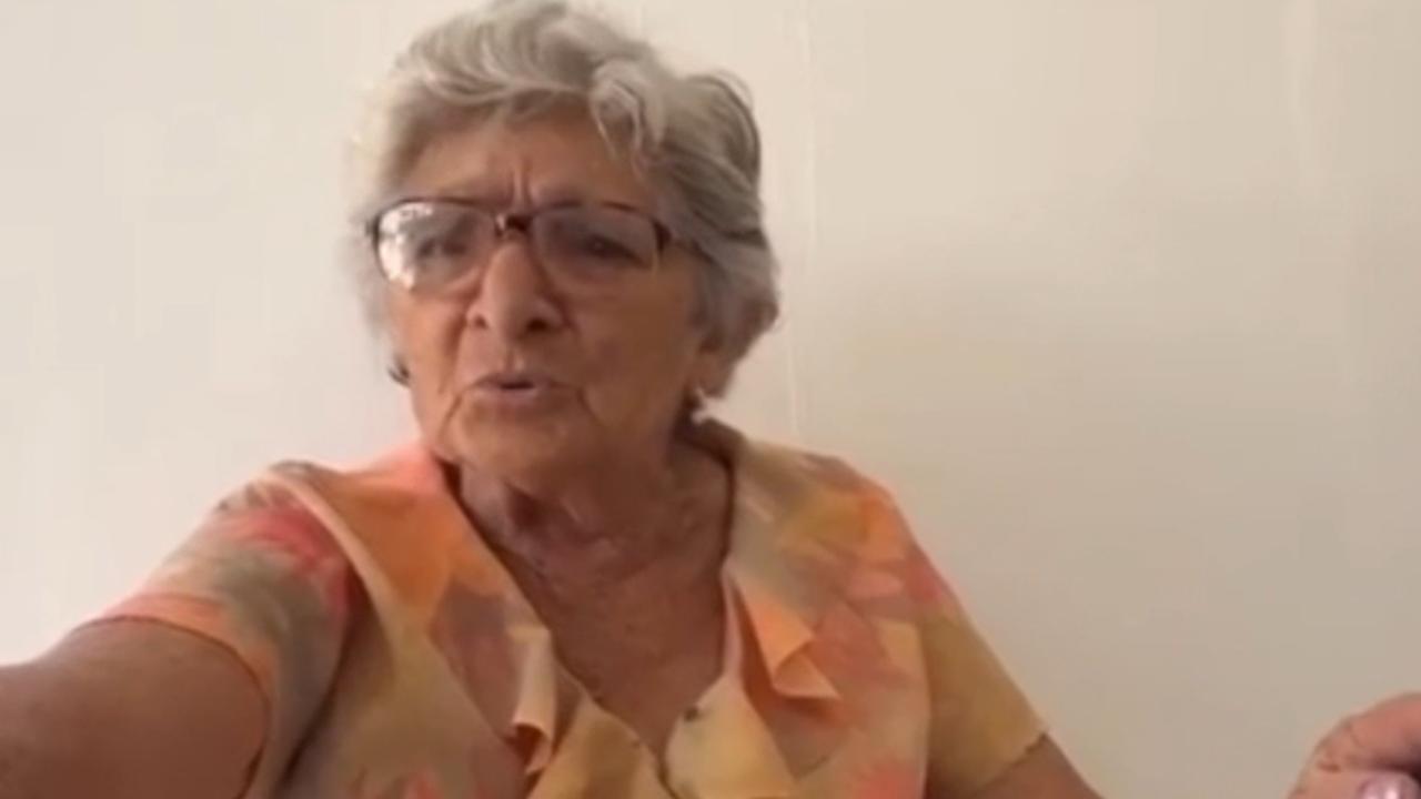 Vídeo: Avó critica lentes nos dentes da neta: "Tá Dentuça"