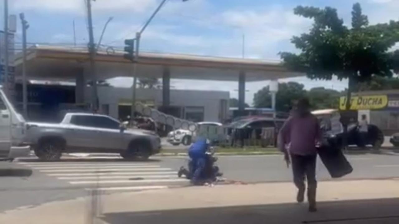 Vídeo: Ambulantes se agridem em confronto na 5ª avenida em Goiânia