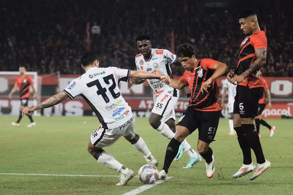 Atlético-GO recebe Operário-PR em penúltimo compromisso da Série B