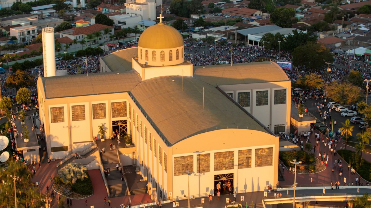 Basílica do Divino Pai Eterno passa por reforma na fachada