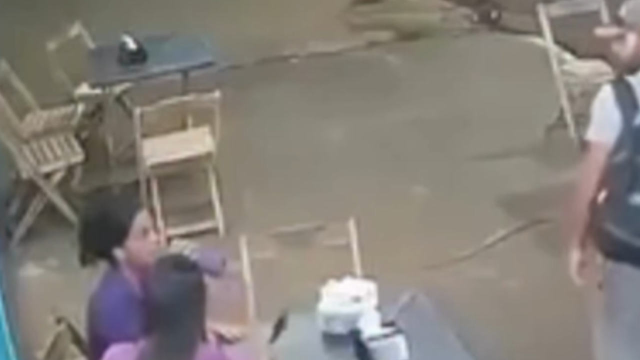Homem é detido após ameaçar clientes em sorveteria