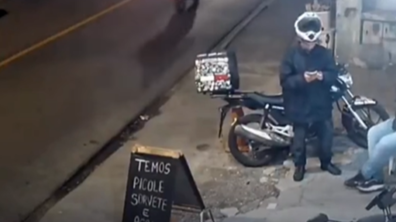 Motoboy é baleado na cabeça após dar cantada em mulher casada