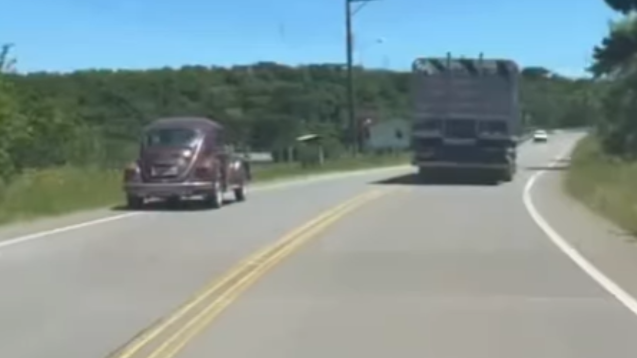Motorista é flagrado fazendo manobras perigosas antes de acidente fatal na ERS-448