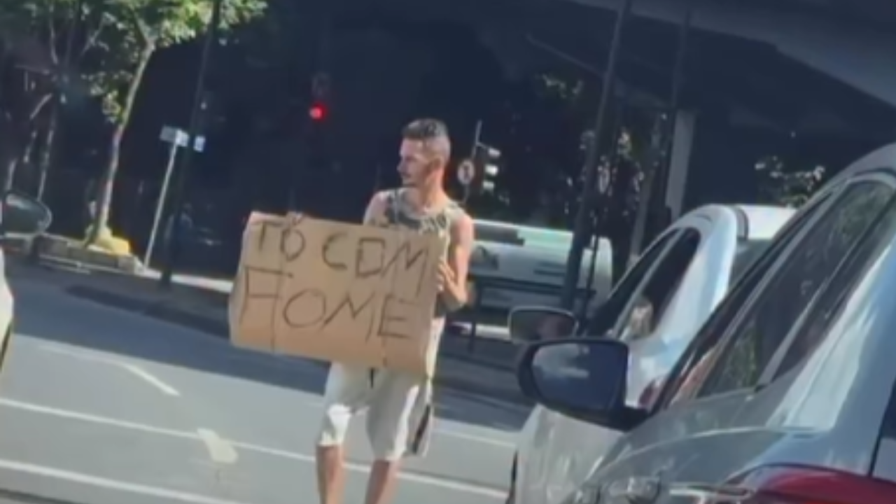 Homem tenta ajudar pedinte com emprego, mas recebe resposta inusitada