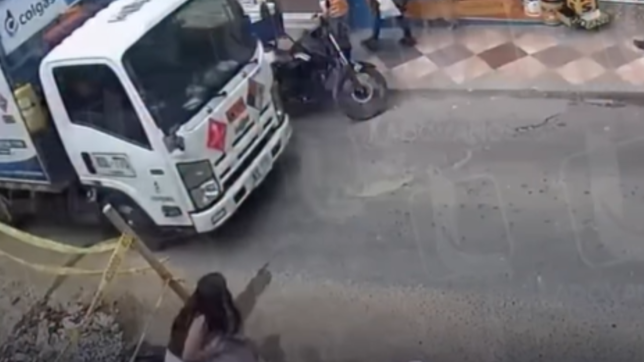Quase tragédia: mulher tropeça com filho e se salva de ser atropelada