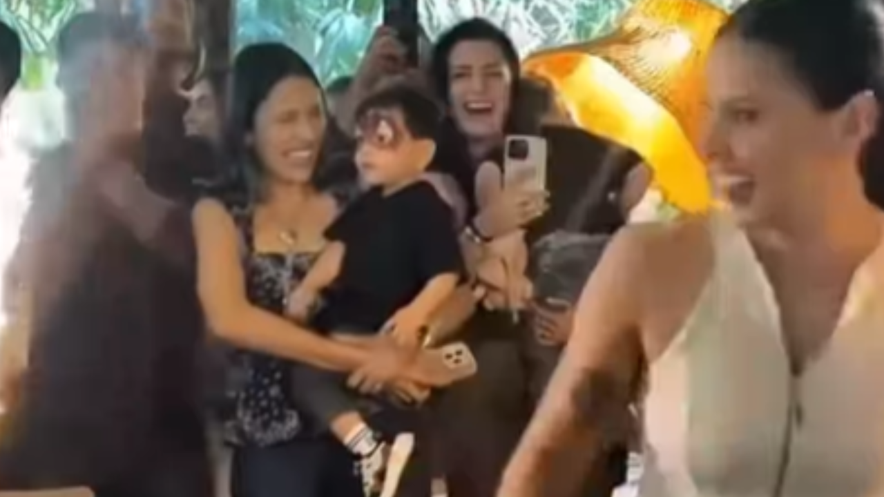 Ana Castela celebra aniversário com festa secreta preparada por amigos
