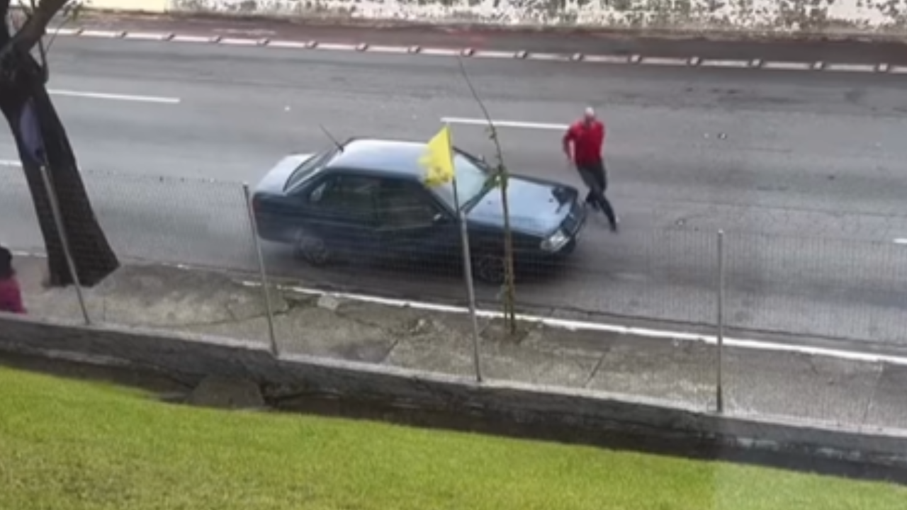 Vídeo: Princípio de incêndio em carro gera correria e ação de motoristas