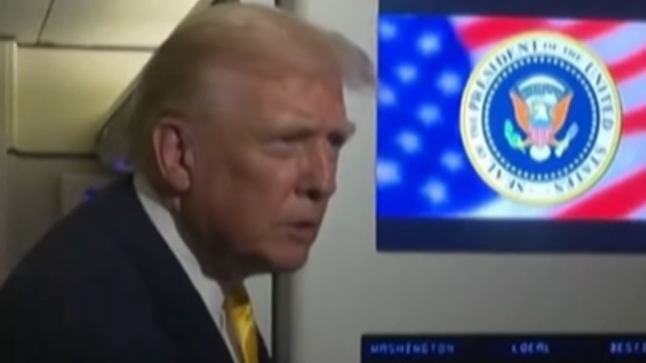 Trump chama repórter de “porquinha” ao ser questionado sobre e-mails de Epstein