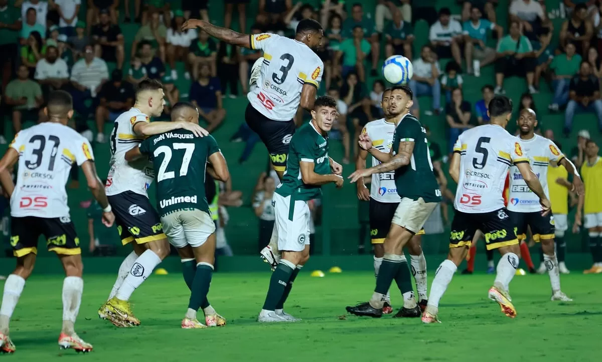 Goiás e Novorizontino duelam em confronto direto decisivo pelo G4 na Série B
