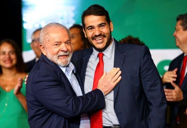Lula indica Jorge Messias para vaga de Barroso no STF