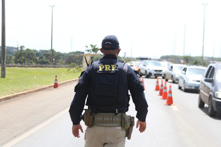 Polícia Rodoviária Federal reforça fiscalização nas BRs de Goiás durante período festivo