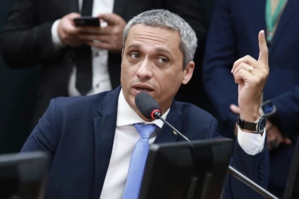 PF indicia deputado Gustavo Gayer por desvio de cota parlamentar e falsificação