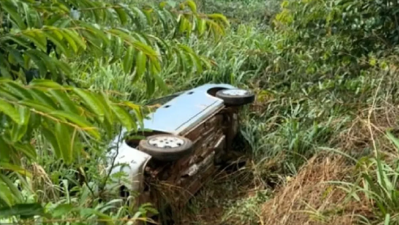 Pista molhada faz carro capotar na GO-164 perto de Quirinópolis