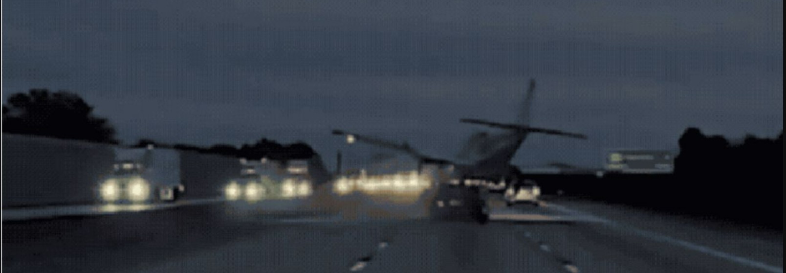 Avião faz pouso de emergência em rodovia na Flórida e atinge carro. Veja o vídeo