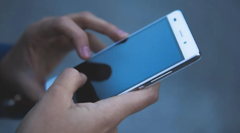 Cidade em Goiás completa cinco dias sem sinal de celular e população relata prejuízos