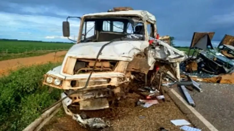 Acidente na BR-070 termina com morte após colisão entre caminhões