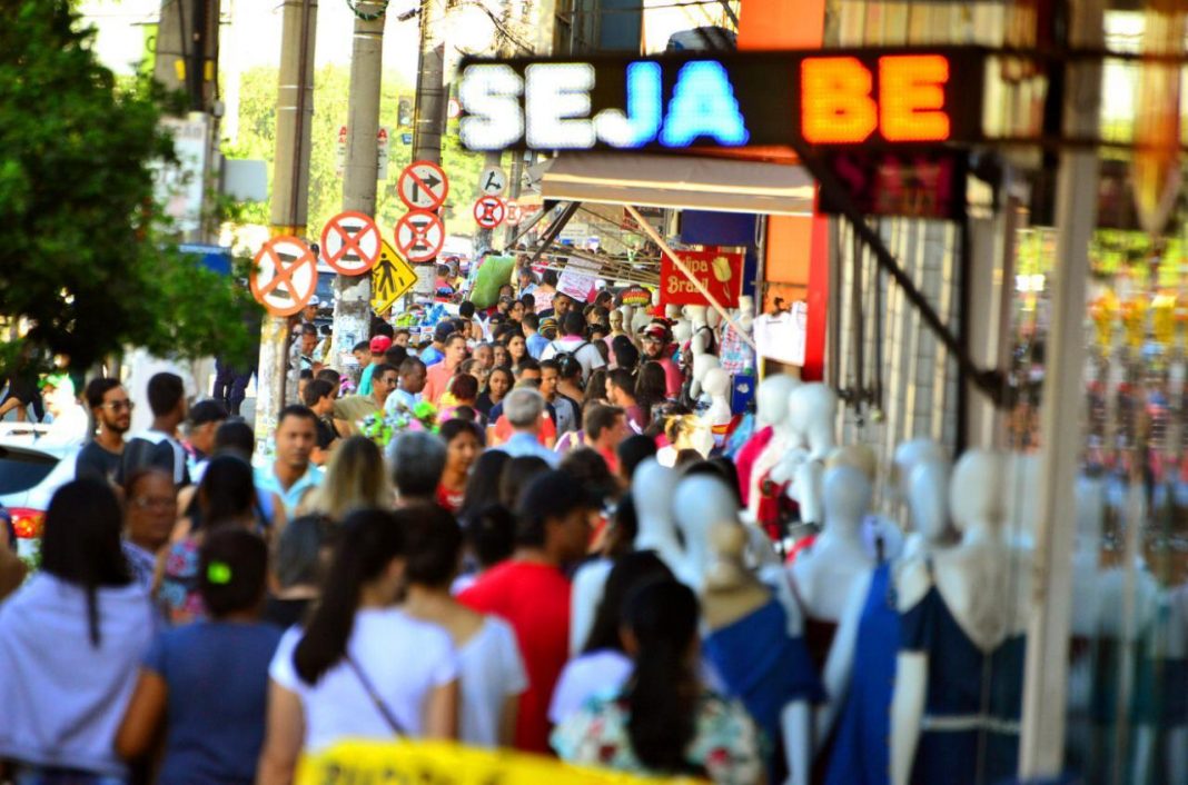 Pagamento da segunda parcela do 13º salário deve ser paga nesta sexta-feira (19)