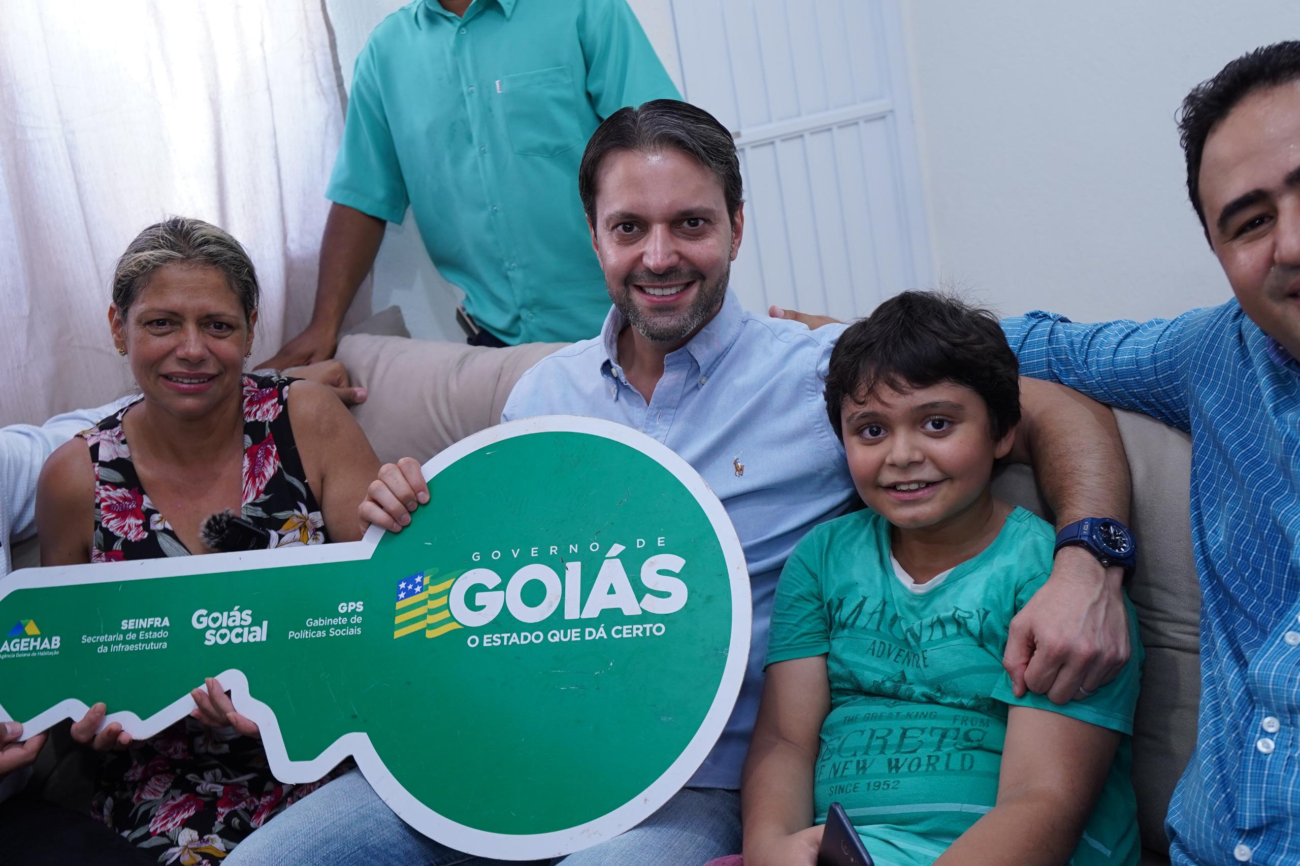 Agehab entrega 30 casas a custo zero em Cromínia nesta quinta-feira