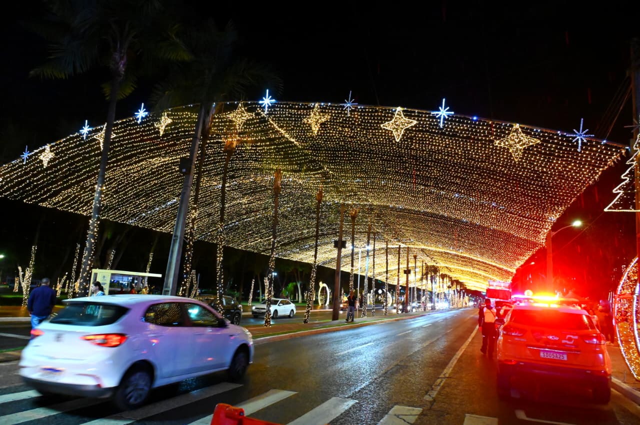 Mabel amplia nova iluminação natalina de Goiânia para mais cinco pontos