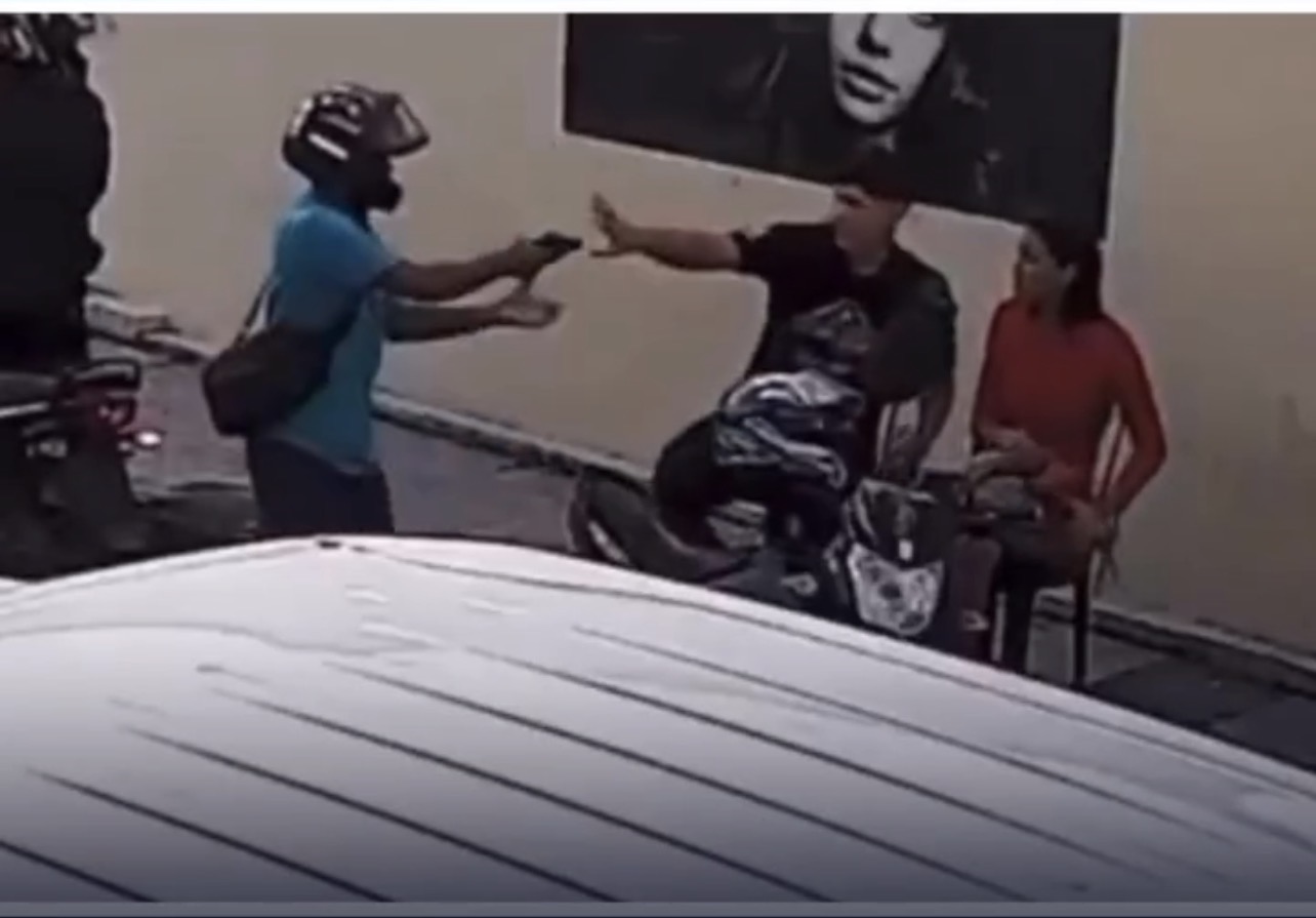 Dois homens são presos por tentativa de roubo e tiro em jovem