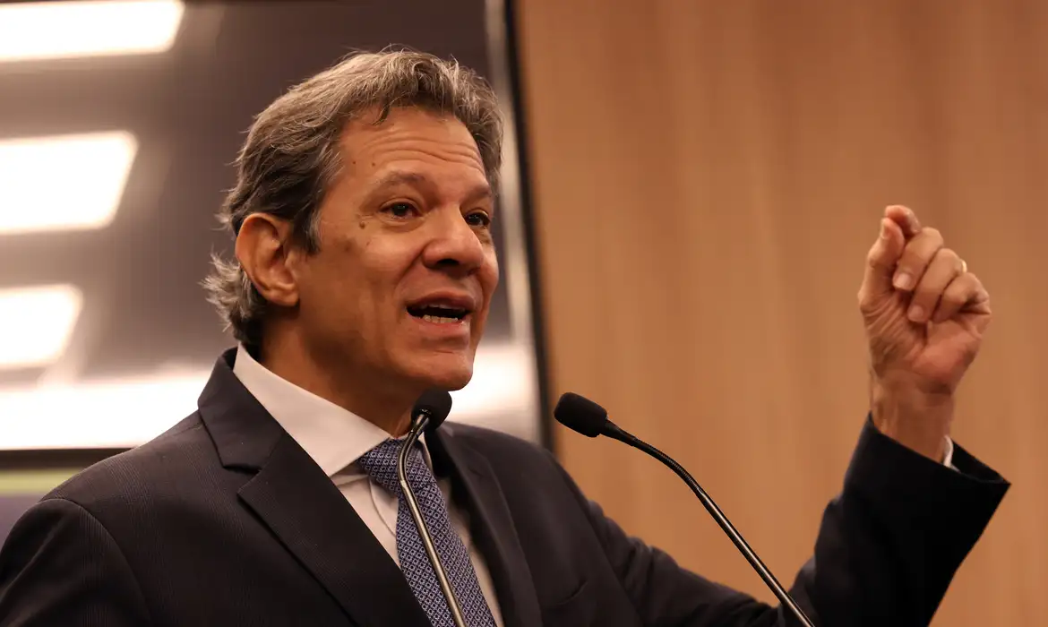Haddad confirma que pode deixar a Fazenda e diz ter intenção de colaborar com campanha de Lula