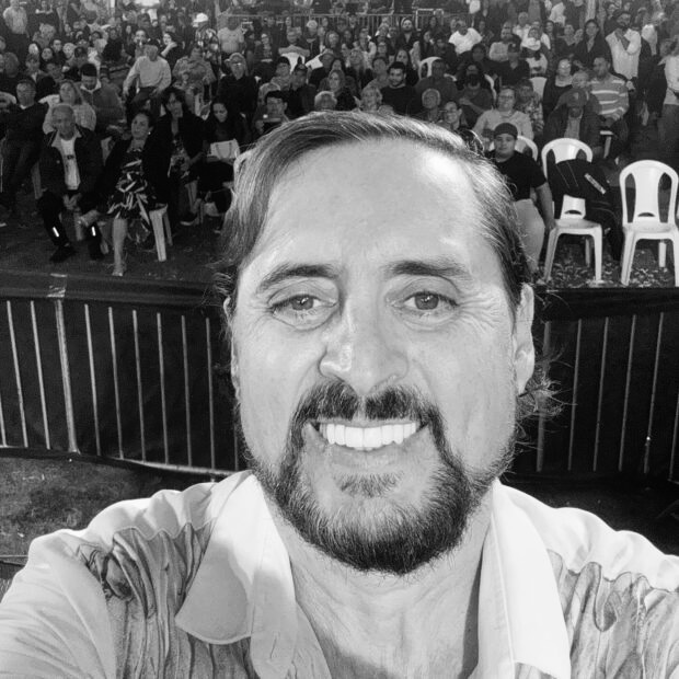 Morre Mauri Lima irmão de Chitãozinho e Xororó em grave acidente na BR 116