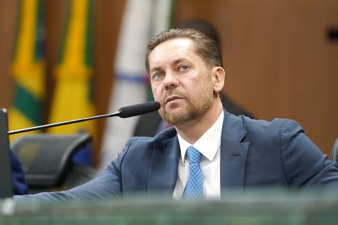 Bruno Peixoto anuncia bônus natalino de R$ 2 mil para os servidores da Alego