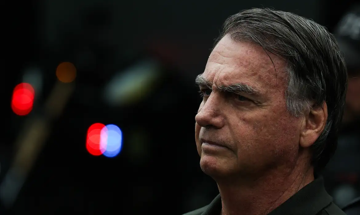 Perícia da PF confirma hérnia e necessidade de cirurgia em Bolsonaro