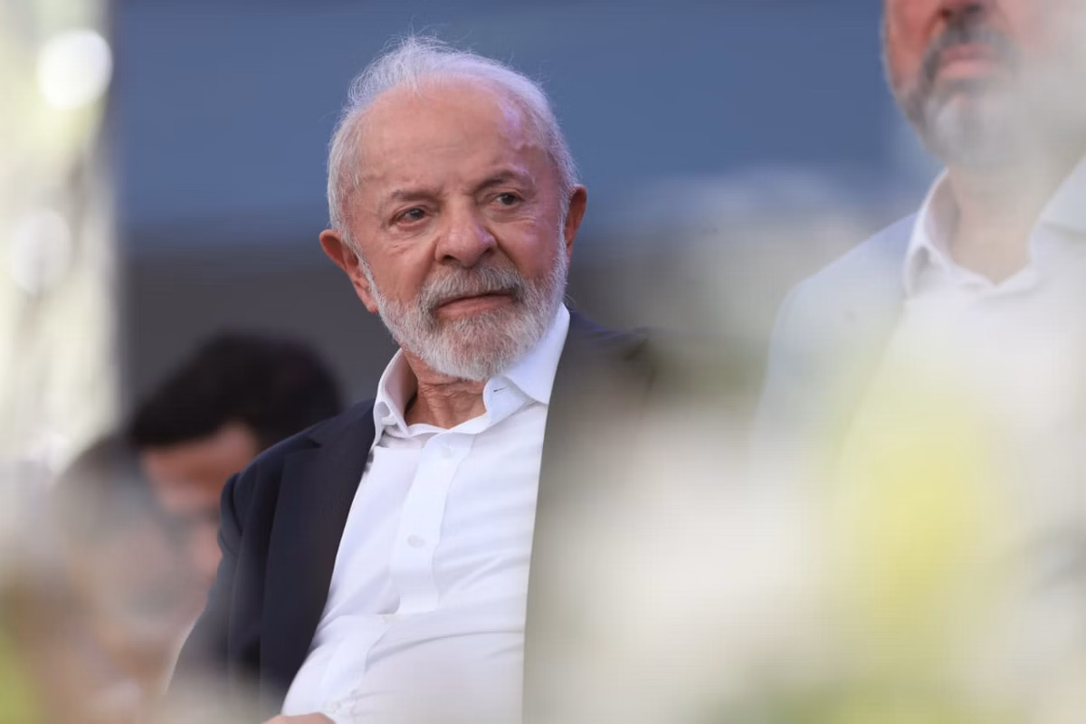 Em Minas Gerais, Lula critica gestão da pandemia e diz que país não repetirá erros
