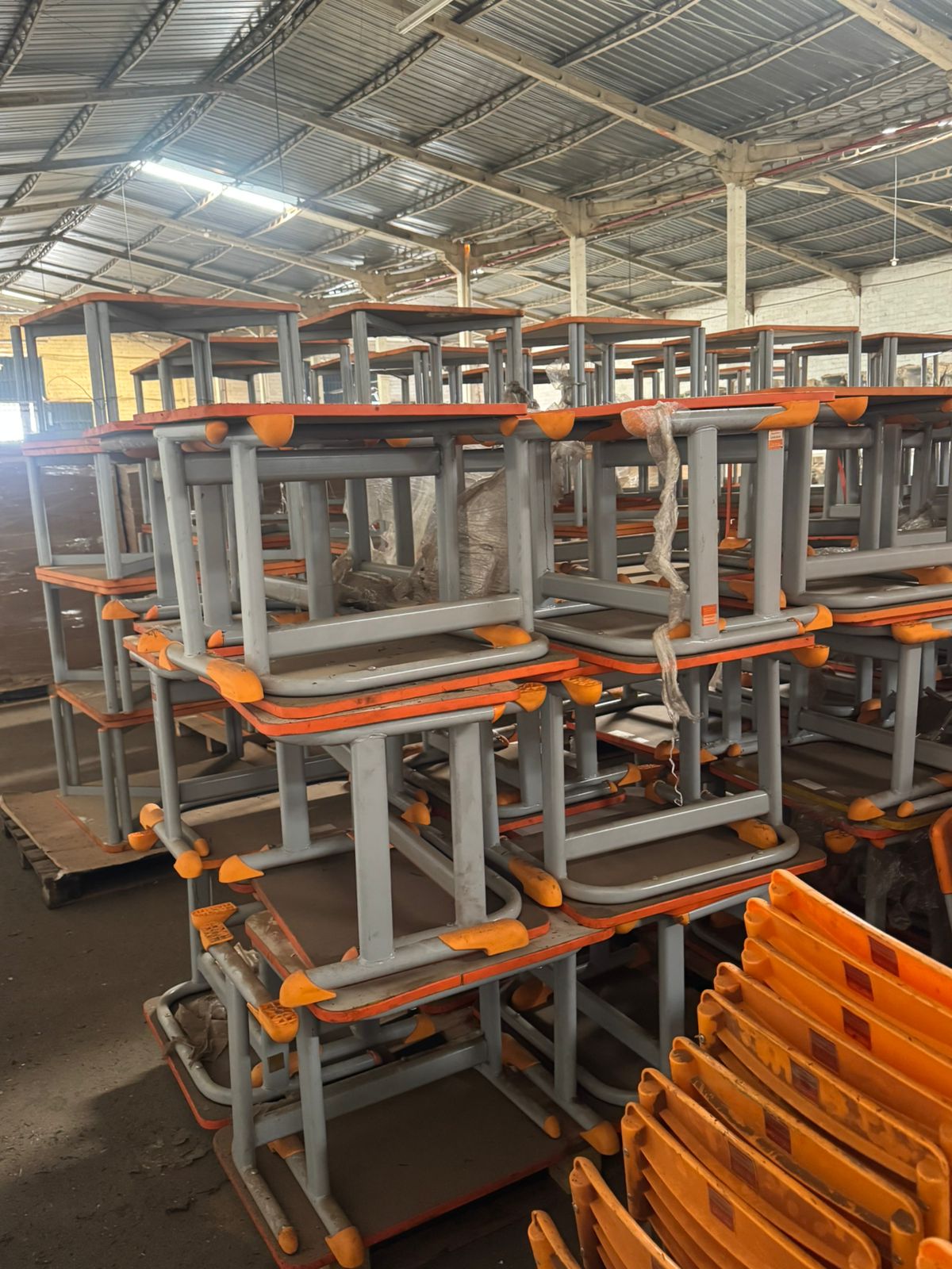 Prefeitura de Goiânia entrega novos mobiliários e equipamentos para escolas e Cmeis