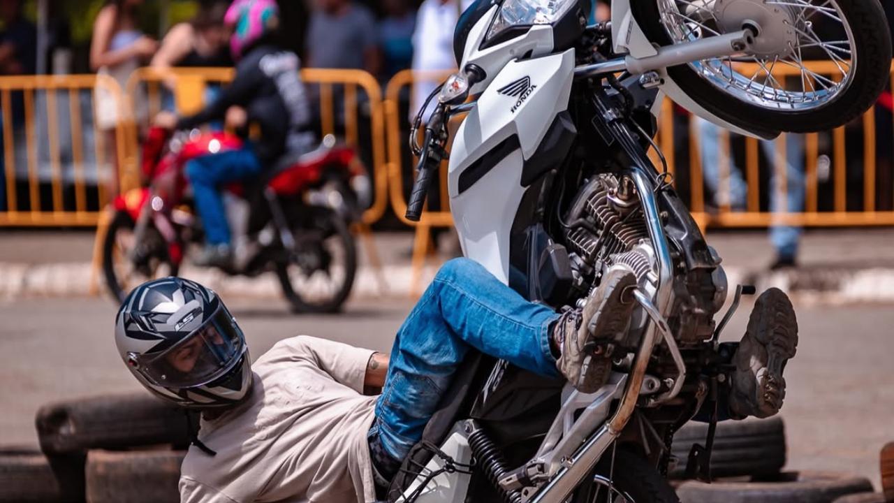 Evento Grau 3 leva manobras radicais de moto a Goianésia