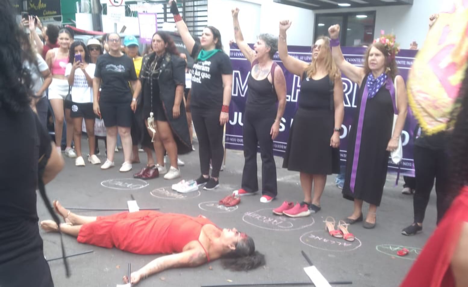 Marcha “Mulheres Vivas!” em Goiânia denuncia epidemia de feminicídio e violência de gênero