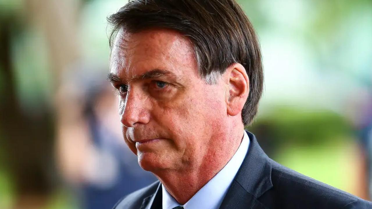 Pesquisa Datafolha aponta que 54% dos Brasileiros acreditam que Bolsonaro tentou fugir