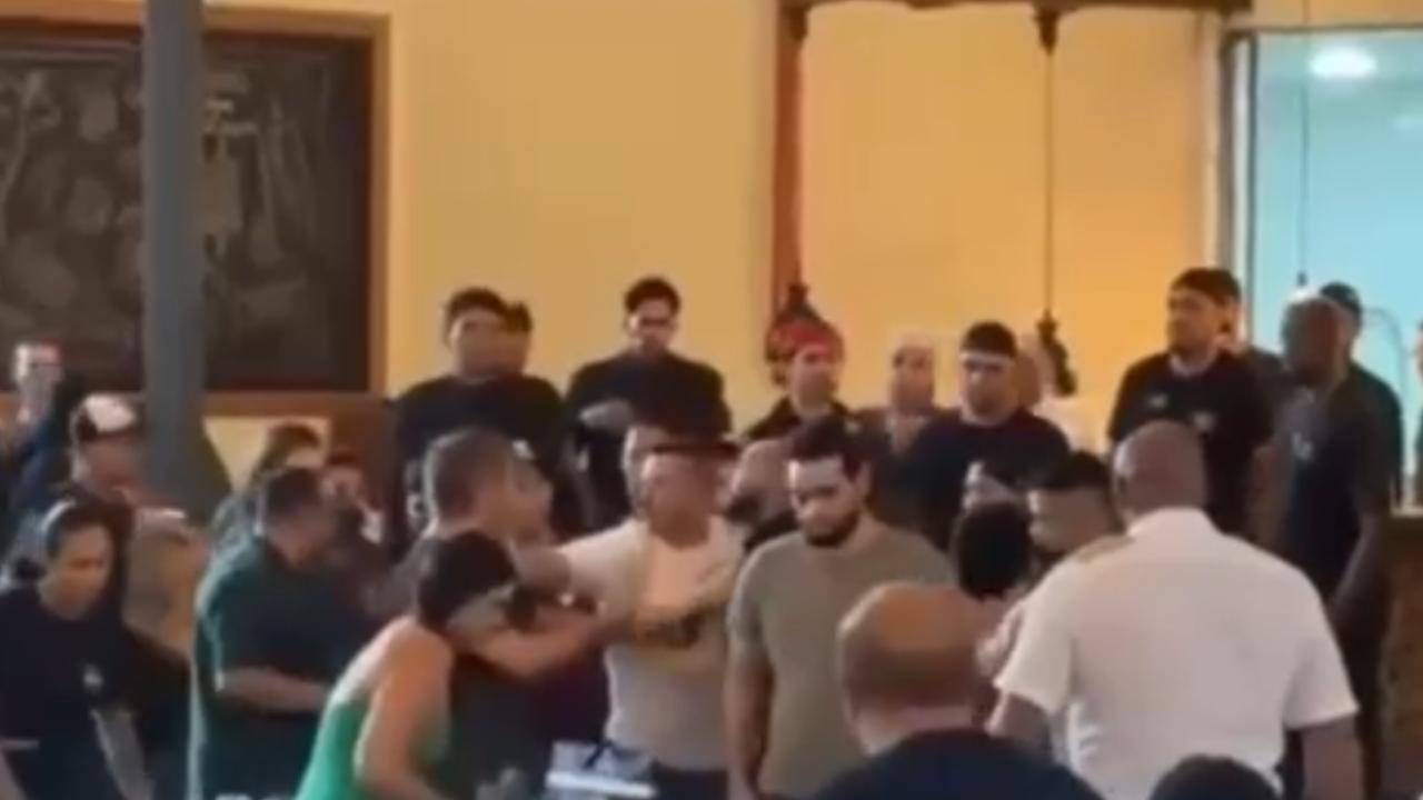 Vídeo: Briga generalizada em churrascaria deixa feridos e cenas de violência