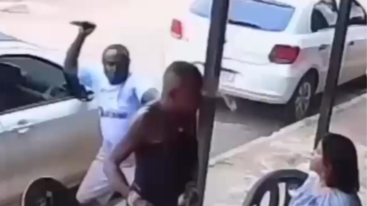 Vídeo: Mulher trans é esfaqueada por homem em distribuidora de Luziânia